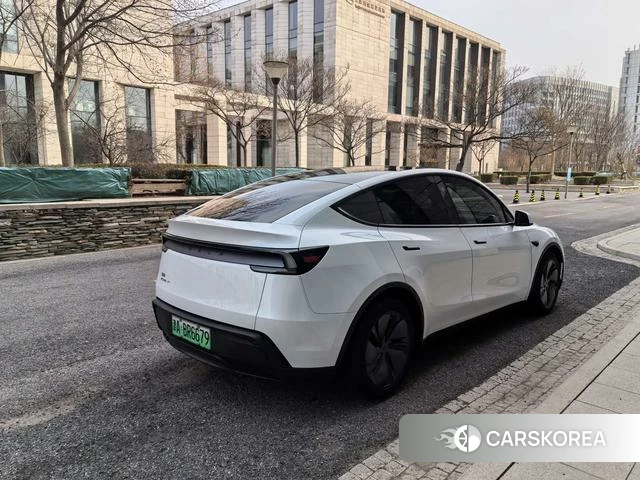 Tesla Model Y 2025 Белый из Китая, фото 4