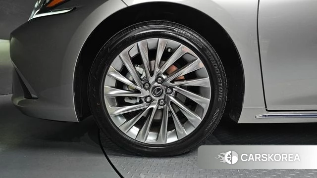 Lexus ES300h 7th generation id 4904088 из Кореи 29