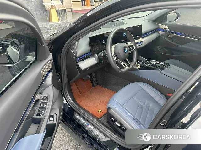 BMW 5 series 2025 Синий из Китая, фото 4