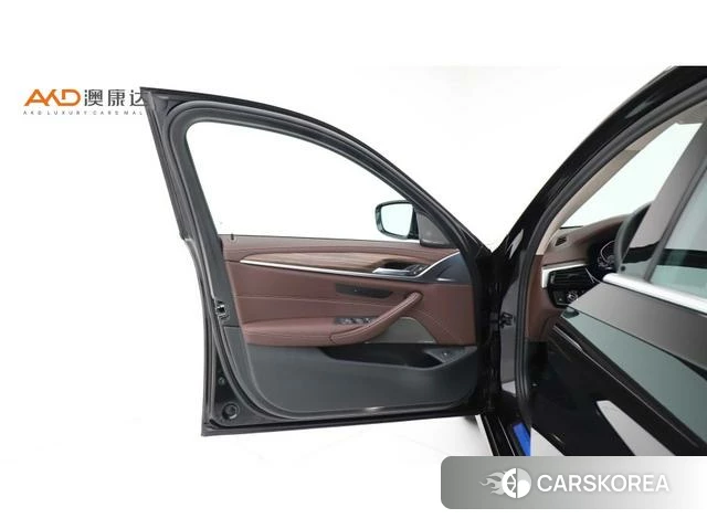 BMW 5 series 2022 Черный из Китая, фото 4
