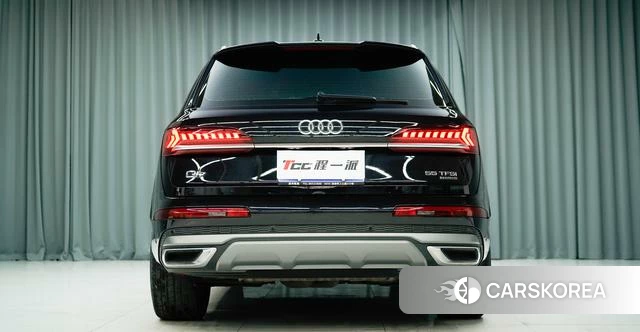 Audi Q7 2021 Черный из Китая, фото 4