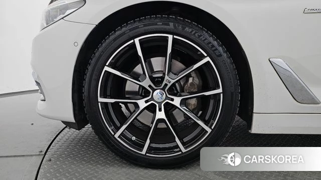 BMW 5 Series (G30) id 4785693 из Кореи 30