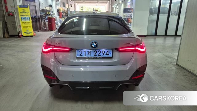 BMW i4 2022 Небесно-голубой из Кореи, фото 4