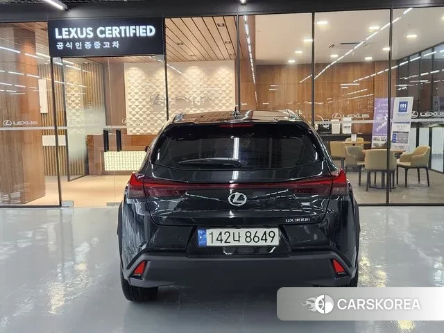 Lexus UX300h id 3153462 из Кореи 14