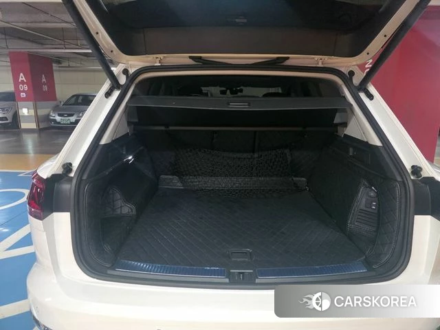 Volkswagen Touareg 3rd generation 2021 Белый из Кореи, фото 6