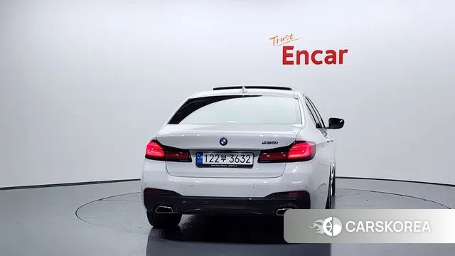 BMW 5 Series (G30) id 3342166 из Кореи 14