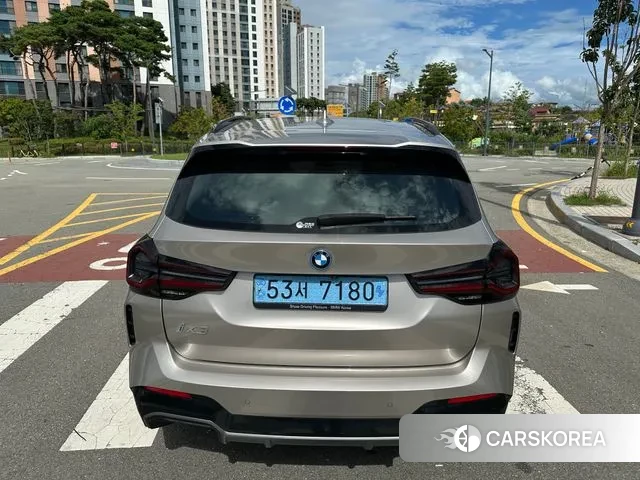 BMW iX3 2023 Серебряный из Кореи, фото 4