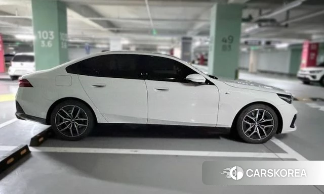 BMW i5 (G60) 2023 Белый из Кореи, фото 4