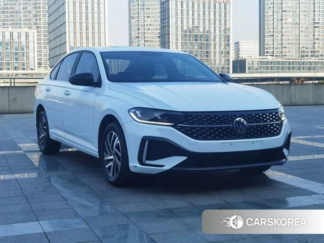 Volkswagen Lavida 2023 Белый из Китая, фото 5