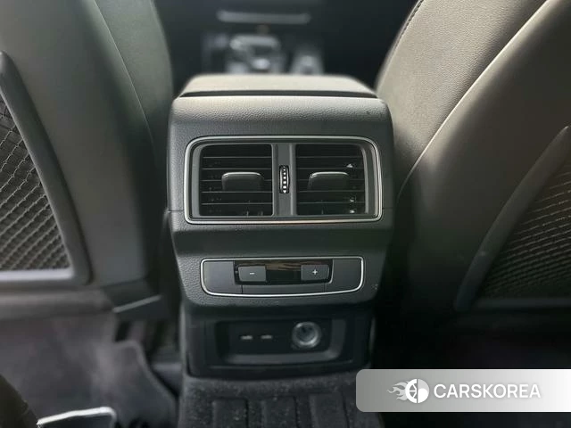 Audi Q5L id 4271915 из Китая 13