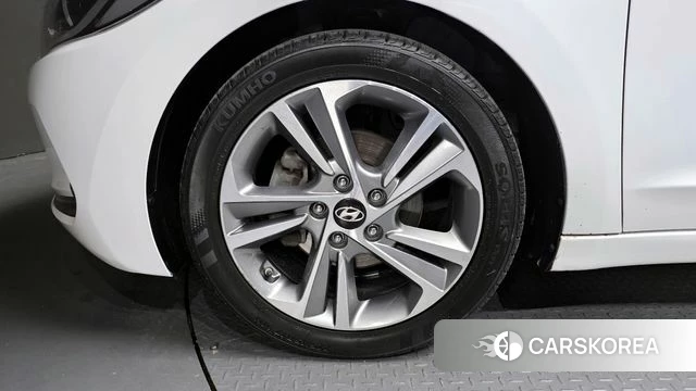 Hyundai Avante AD id 3861702 из Кореи 14