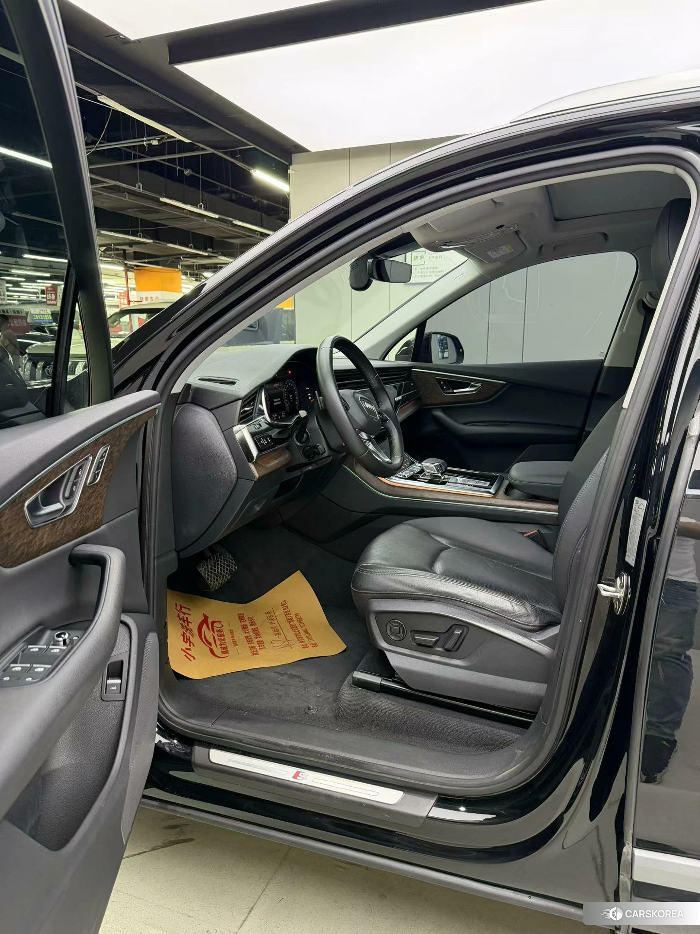 Audi Q7 2021 Черный из Китая, фото 4