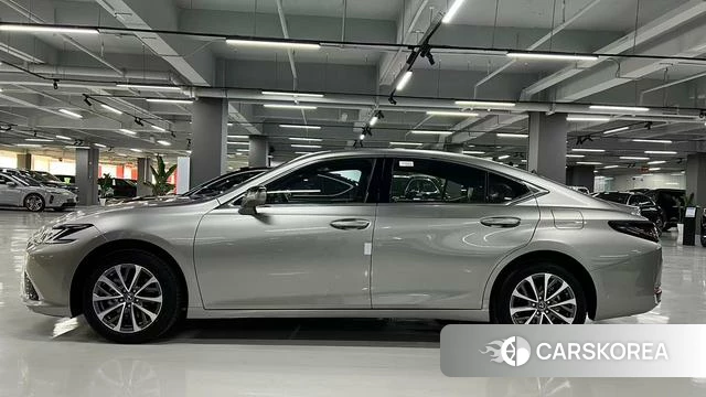 Lexus ES id 4301643 из Китая 10