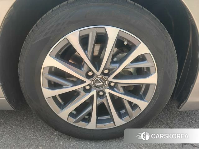 Lexus ES id 4272279 из Китая 18