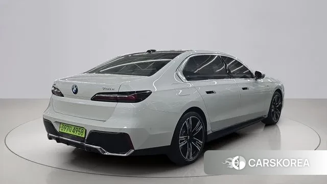 BMW 7 Series (G70) id 3042492 из Кореи 14