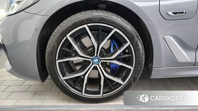 BMW 5 Series (G30) id 3940474 из Кореи 14
