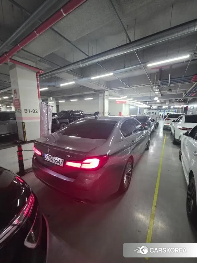 BMW 5 Series (G30) 2022 Серебристо-серый из Кореи, фото 4