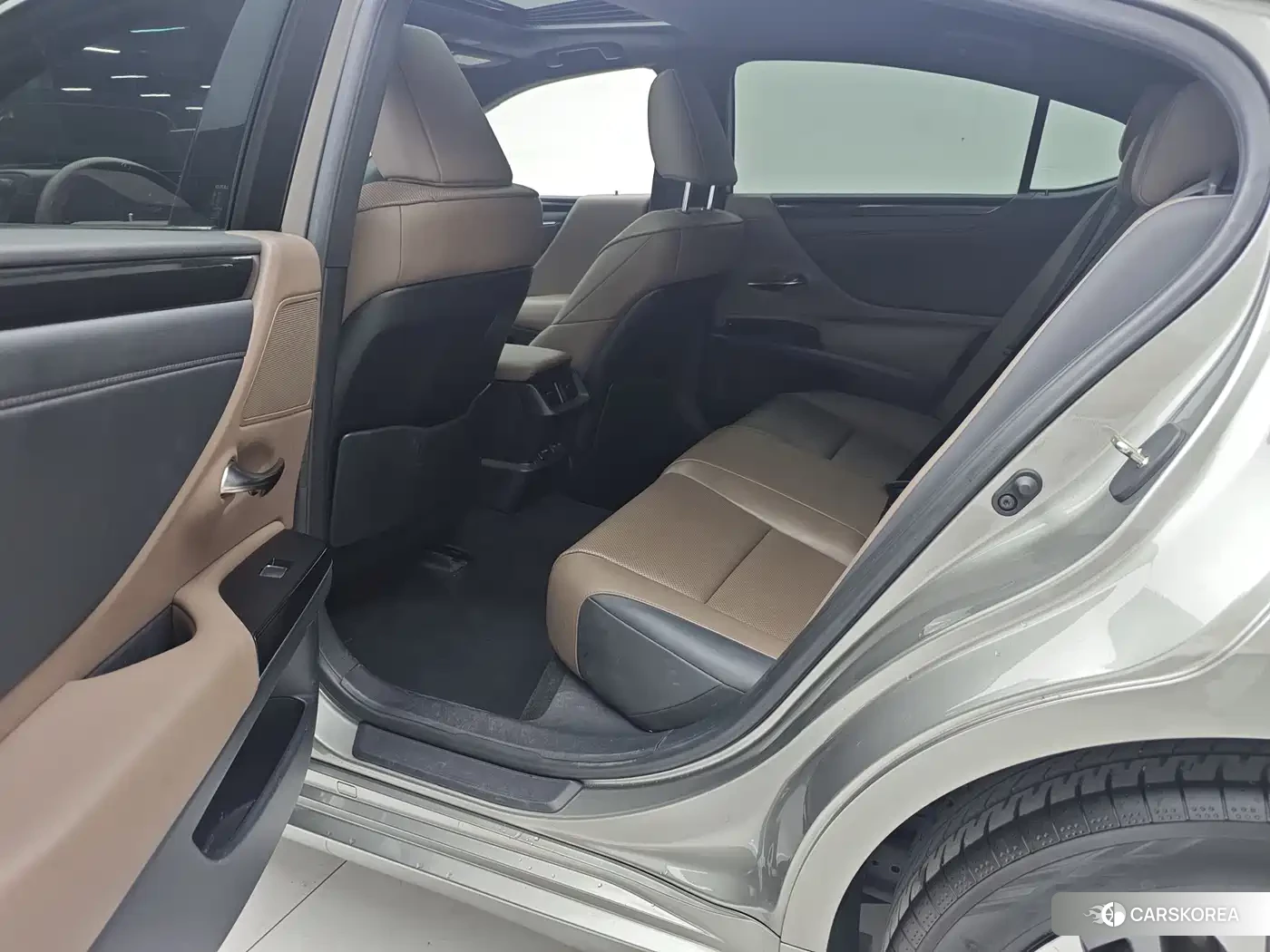Lexus ES 2024 Silver/gray из Китая, фото 5