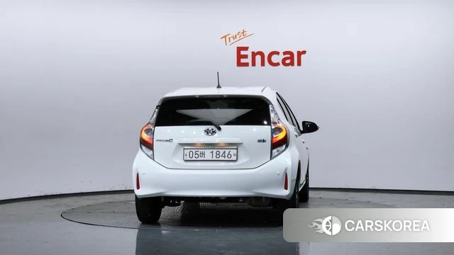 Toyota Prius C id 4557969 из Кореи 27