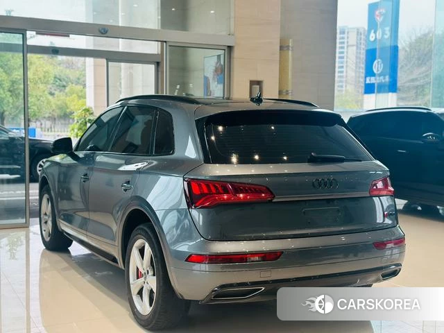 Audi Q5L 2021 Черный из Китая, фото 4