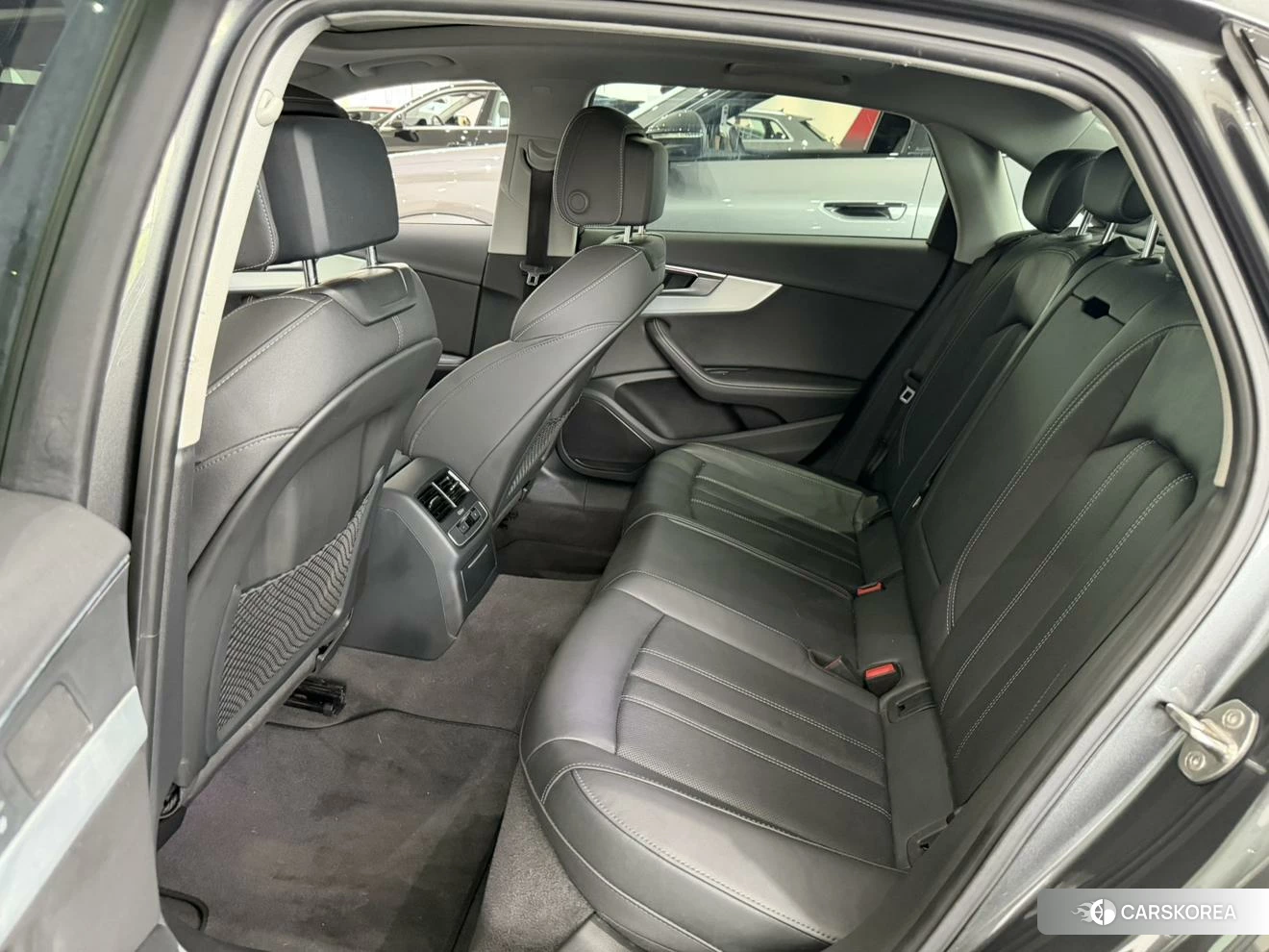 Audi A4L id 4498985 из Китая 11