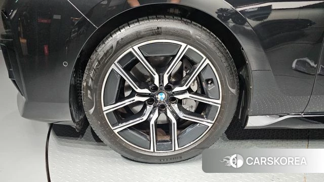 BMW 7 Series (G70) id 4880291 из Кореи 28