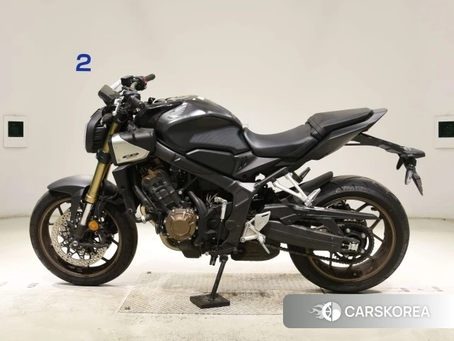 Проданный Honda CB650R E-CLUTCH 2025 из Японии