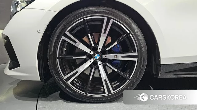 BMW 5 Series (G60) id 4847486 из Кореи 31