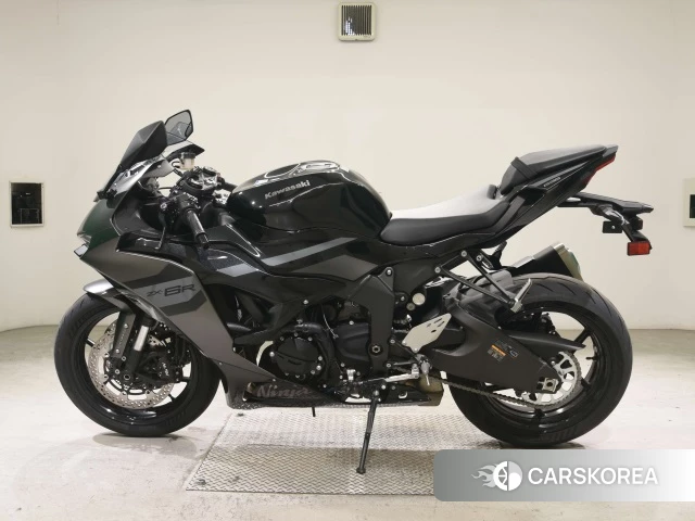 Проданный Kawasaki ZX-6R NINJA ABS 2025 из Японии, фото 2