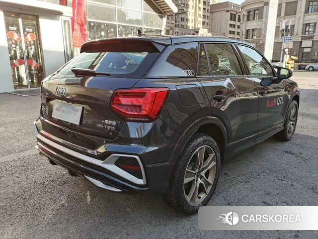 Audi Q2L 2024 Темно-серый из Китая, фото 4