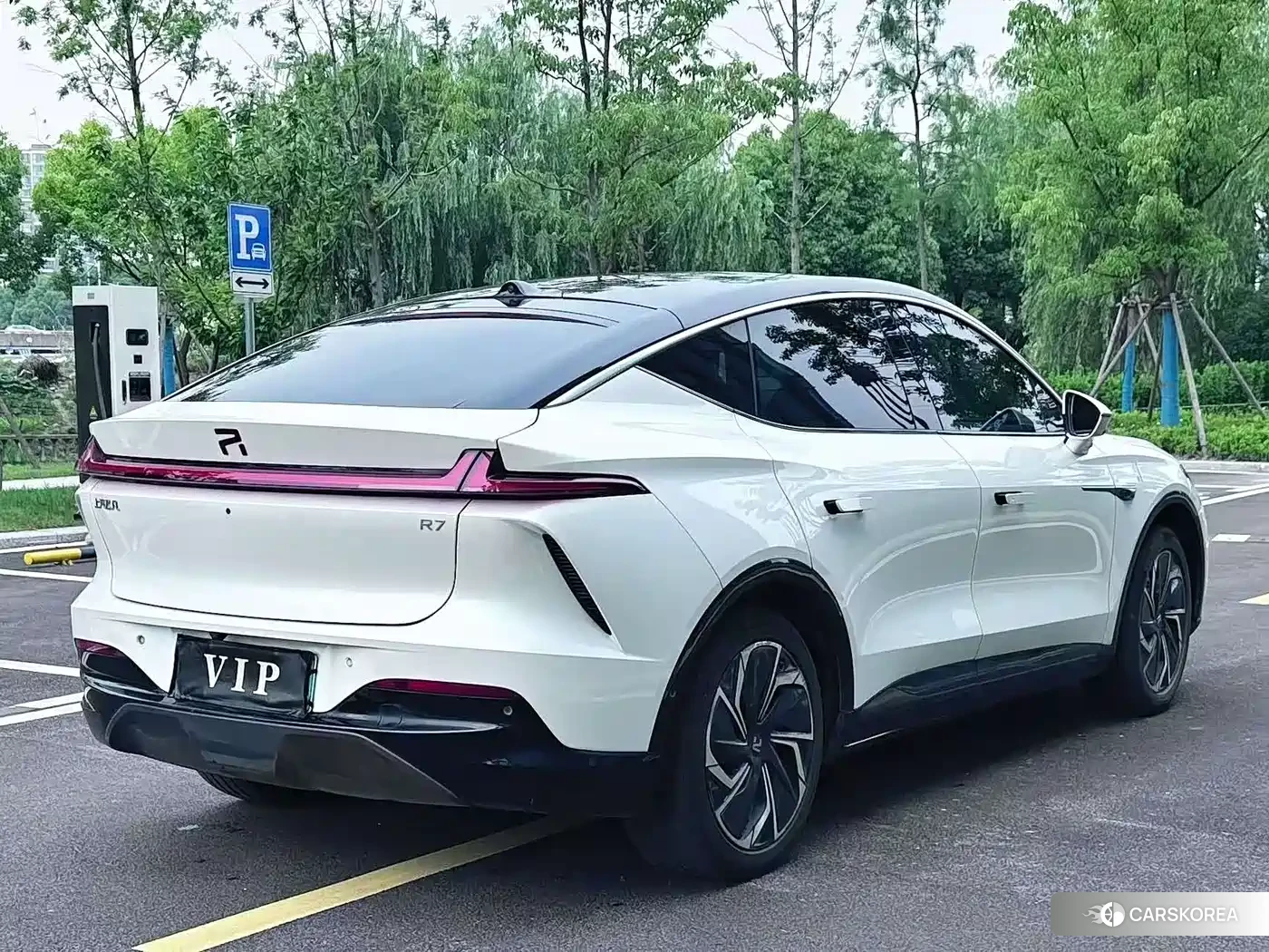 Roewe Feifan R7 2023 Белый из Китая, фото 5