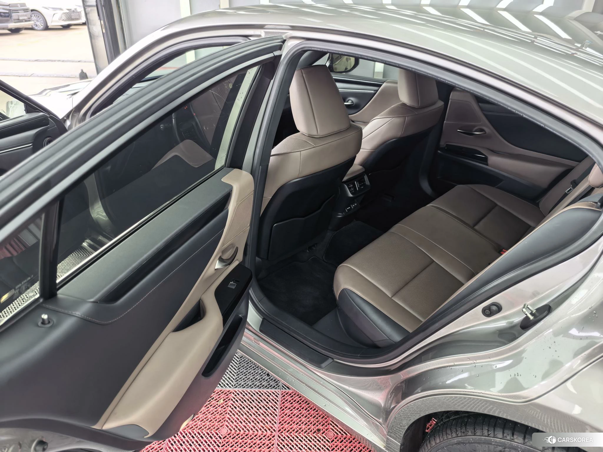 Lexus ES 2022 Серебристо-серый из Китая, фото 4