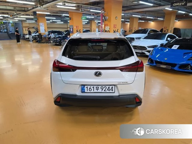 Lexus UX300h id 4680851 из Кореи 12
