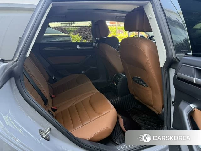 Volkswagen CC 2021 Серебристо-серый из Китая, фото 4