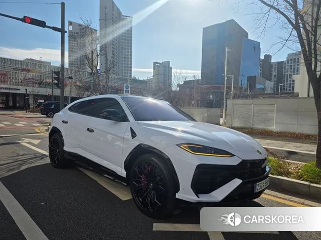 Lamborghini Urus 2025 Светло-серебряный цвет из Кореи, фото 6