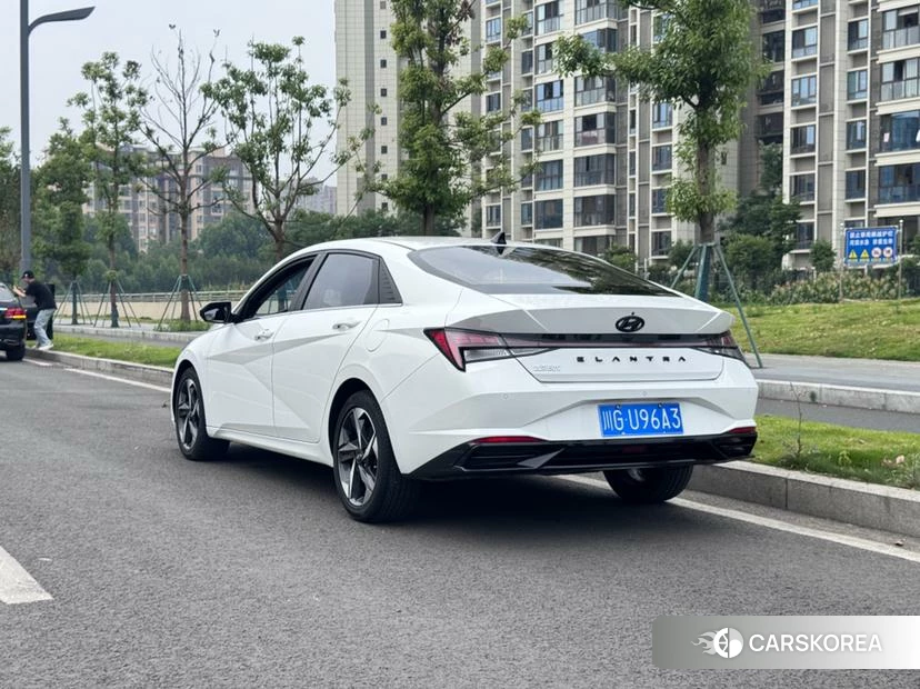 Hyundai Elantra 2022 Белый из Китая, фото 6