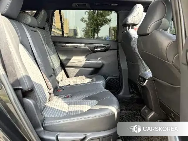 Toyota Crown 2022 Черный из Китая, фото 4