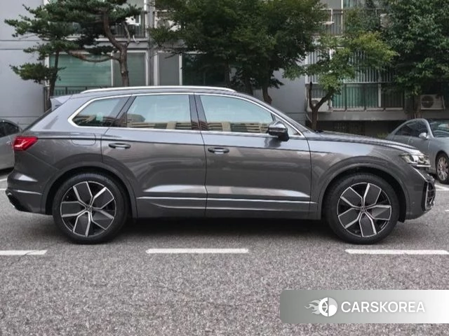 Volkswagen Touareg 3rd generation 2026 Серый из Кореи, фото 4