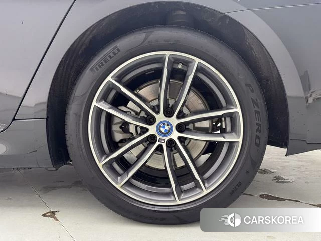 BMW 5 series PHEV id 4257244 из Китая 22