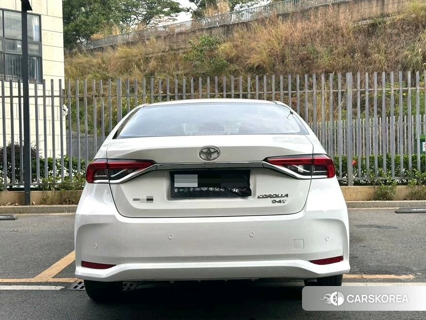 Toyota Corolla 2024 Белый из Китая, фото 4