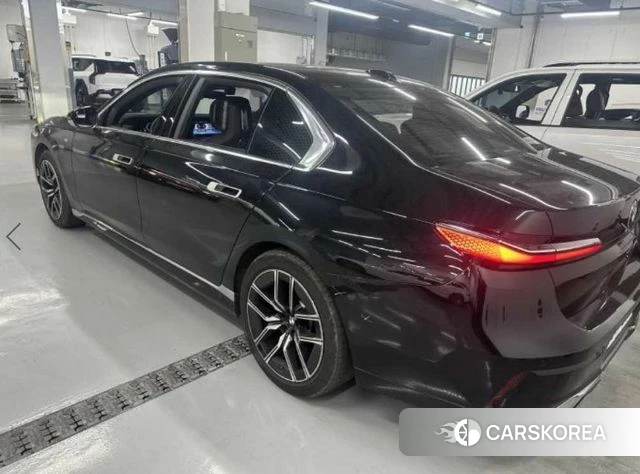 BMW 7 Series (G70) 2023 Черный из Кореи, фото 4