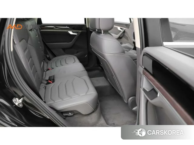 Volkswagen Touareg 2024 Черный из Китая, фото 4