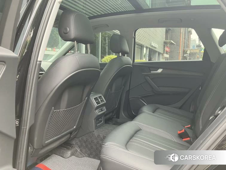 Audi Q5L 2021 Черный из Китая, фото 6