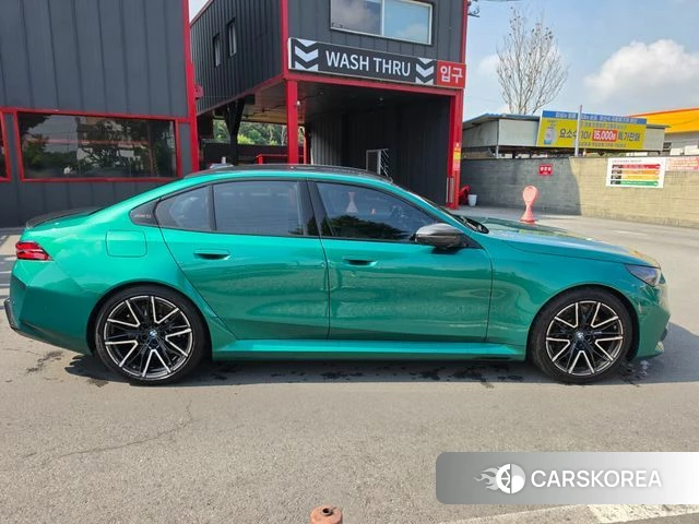 BMW M5 (G90) 2026 Зеленый из Кореи, фото 4