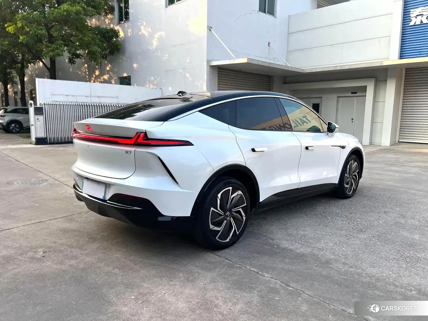 Roewe Feifan R7 2023 Белый из Китая, фото 5