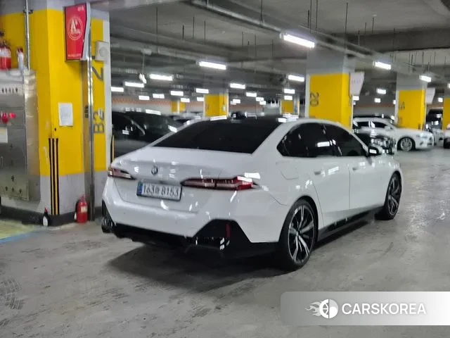 BMW 5 Series (G60) id 3619875 из Кореи 14