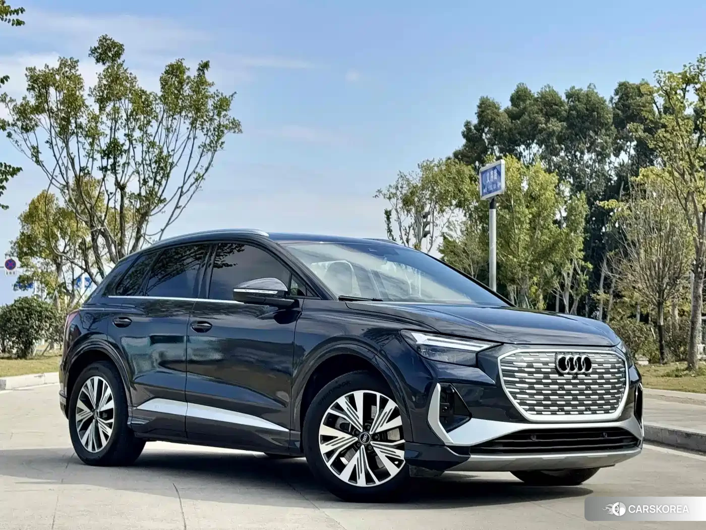 Audi Q4 2023 Черный из Китая, фото 4