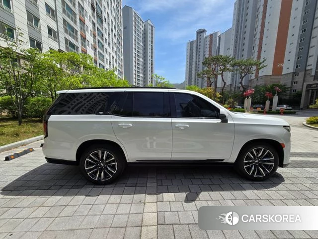Cadillac Escalade 5th Generation 2023 Белый из Кореи, фото 4