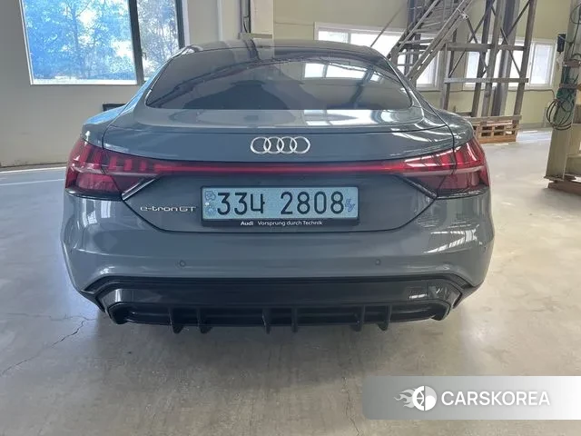 Audi e-Tron GT 2022 Небесно-голубой из Кореи, фото 4