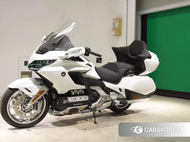 Проданный Honda GL1800 TOUR DCT 2026 из Японии